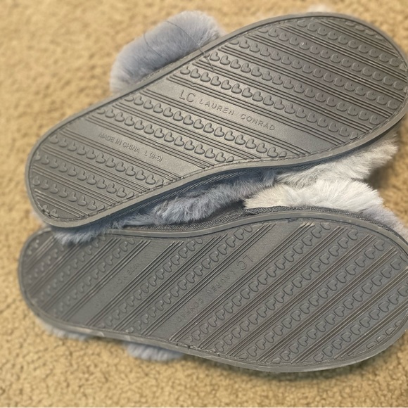 Lauren Conrad Fuzzy Grey Slippers - Picture 3 of 3